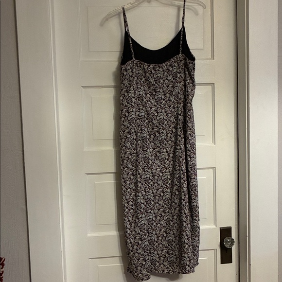 Abercrombie & Fitch floral midi dress with a leg slit and adjustable straps - Picture 5 of 10